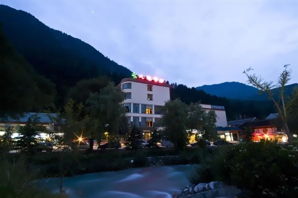 An E Courtyard Hotel Jiu Zhai Gou Branch Цзючжайгоу Экстерьер фото